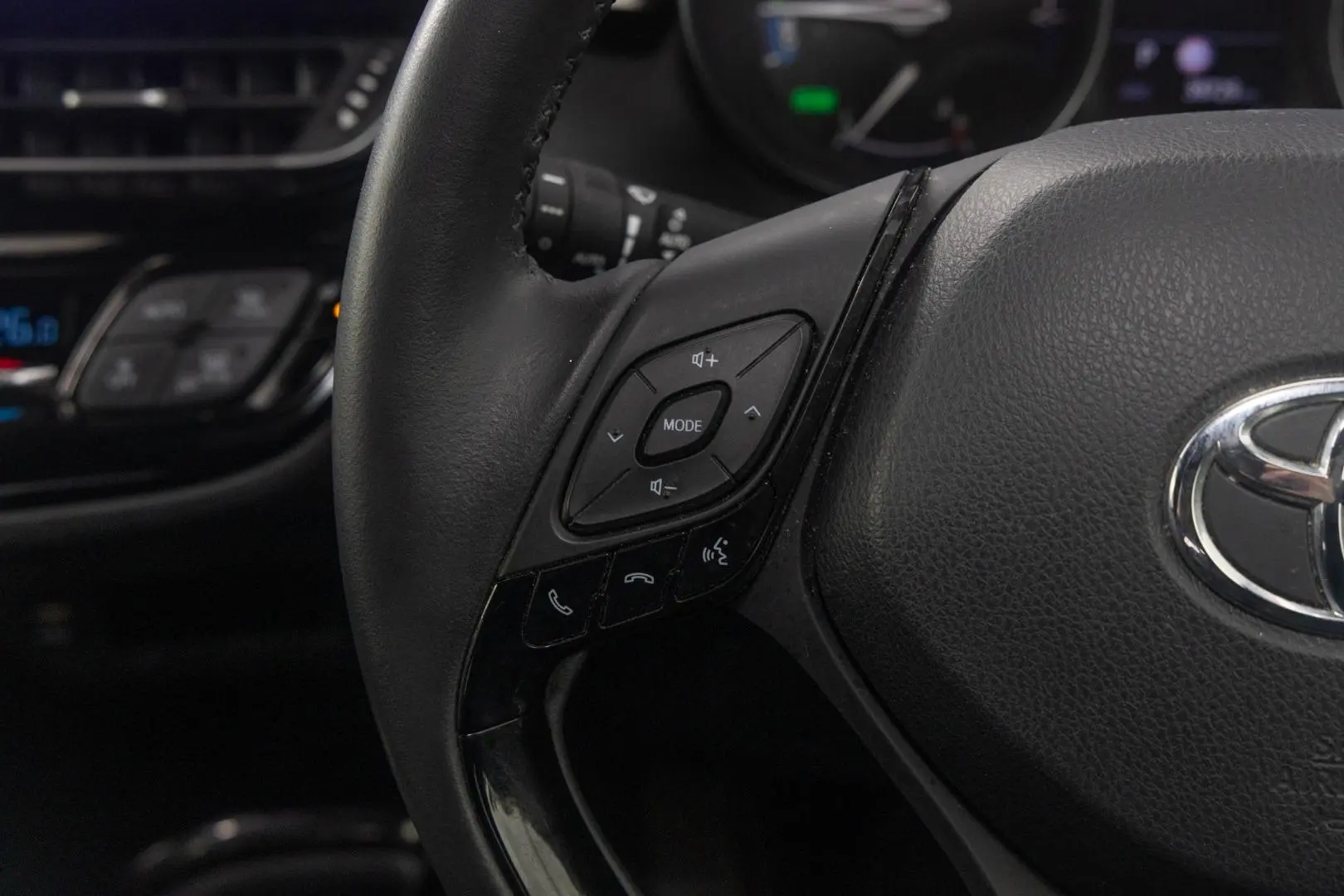 2021 Toyota C-HR Gallery Image 11