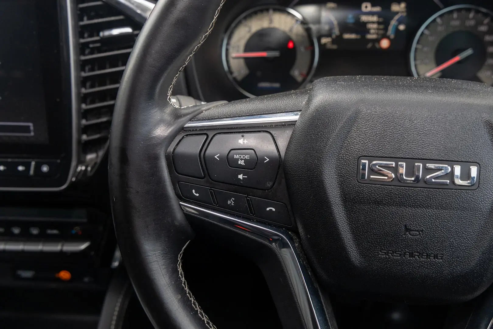 2023 Isuzu MU-X Gallery Image 11