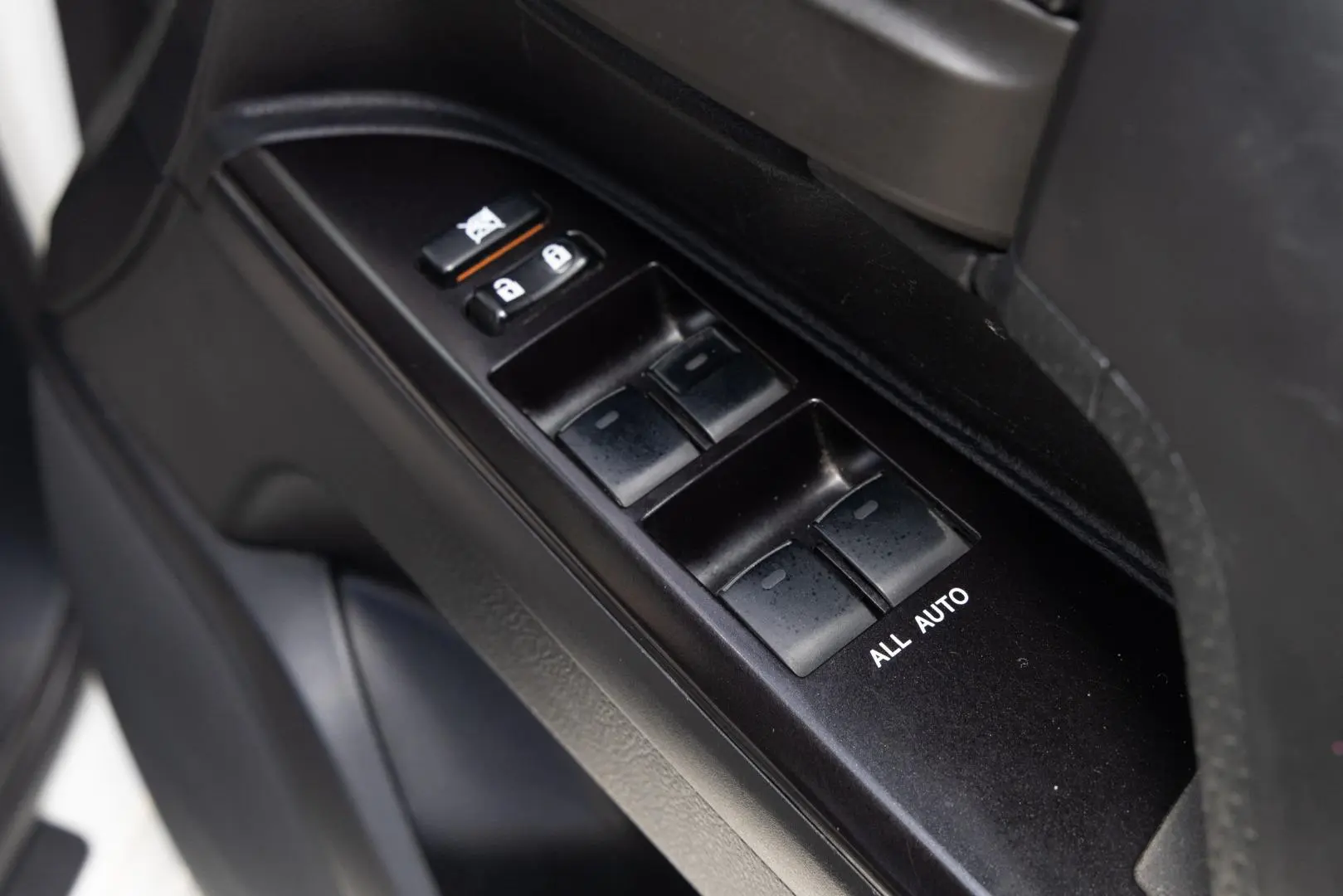 2017 Toyota Landcruiser Gallery Image 18