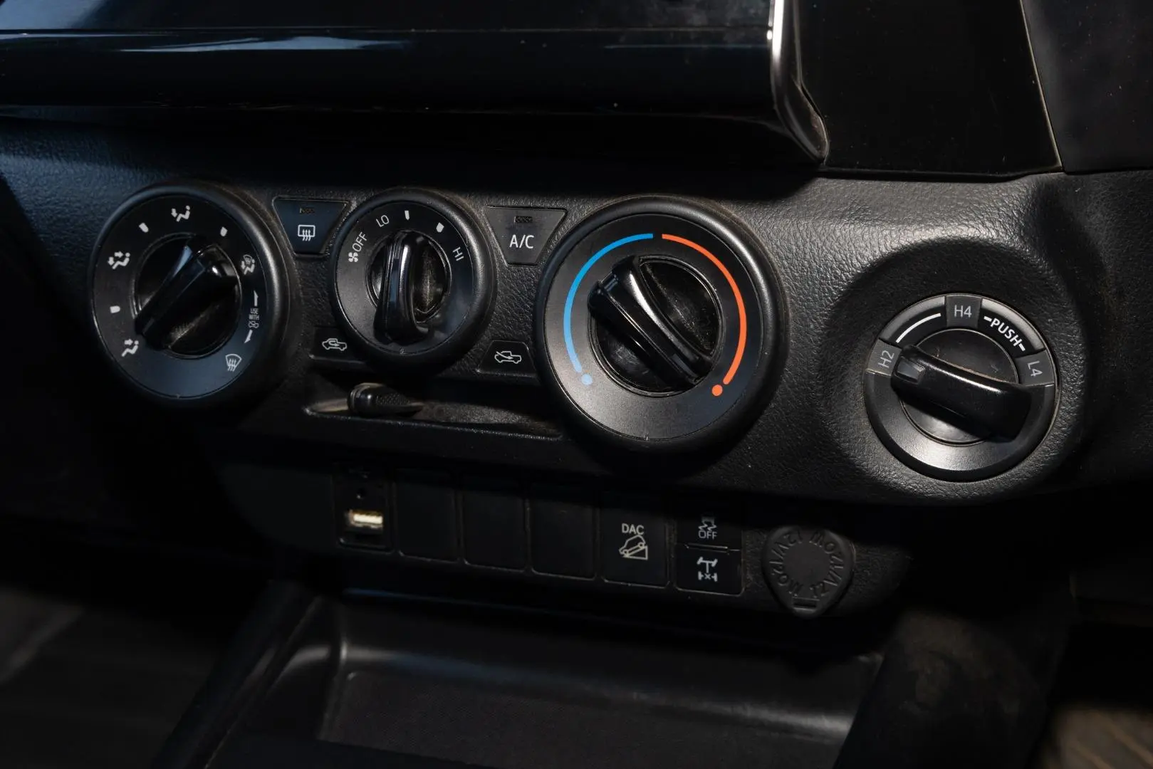 2021 Toyota Hilux Gallery Image 16