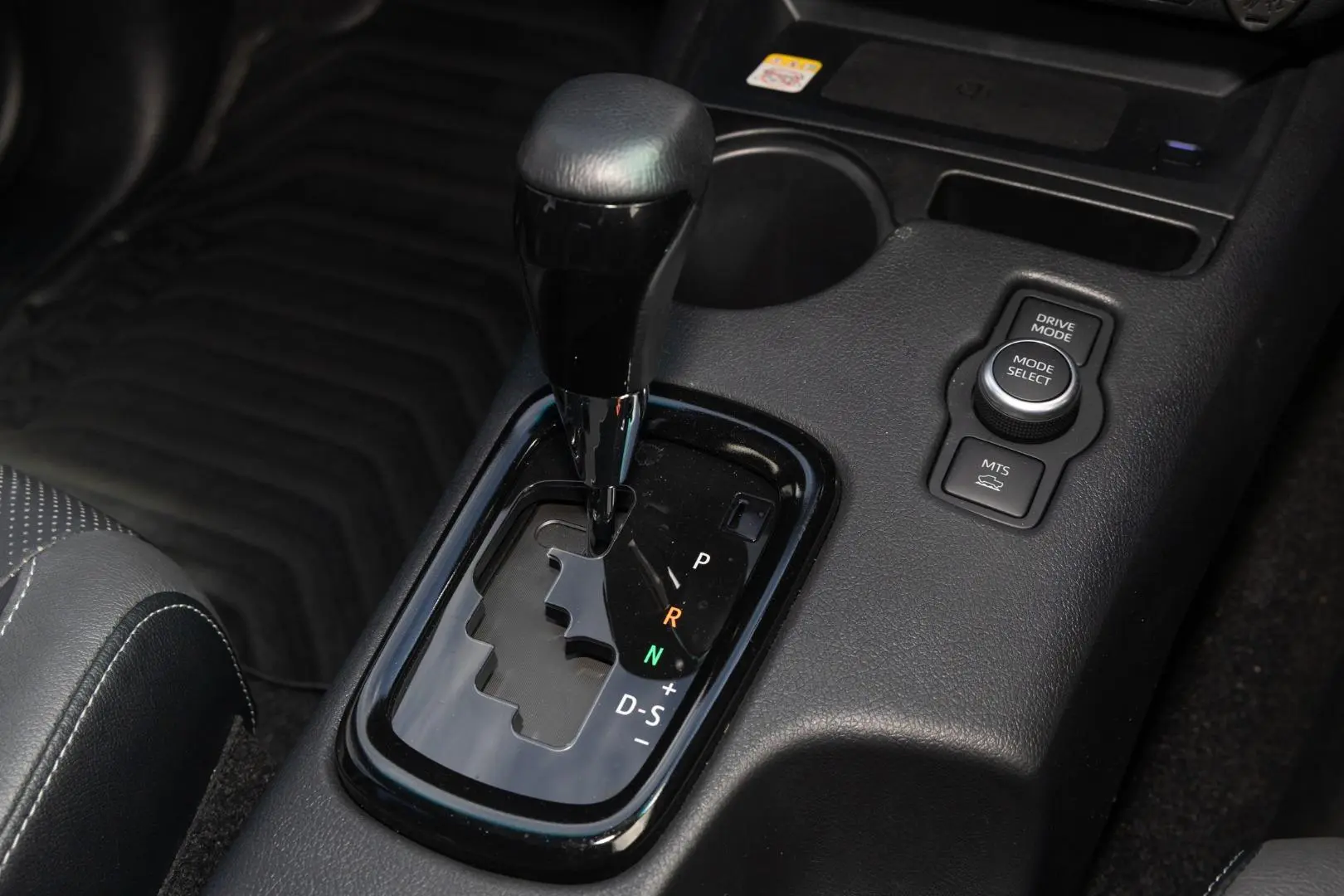 2024 Toyota Hilux Gallery Image 17