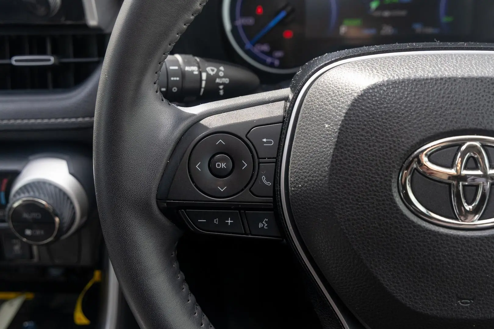 2020 Toyota RAV4 Gallery Image 11