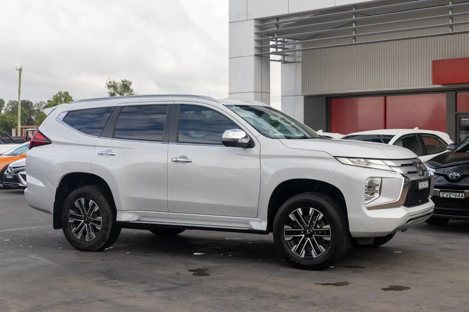 2022 Mitsubishi Pajero Sport Gallery Image 3