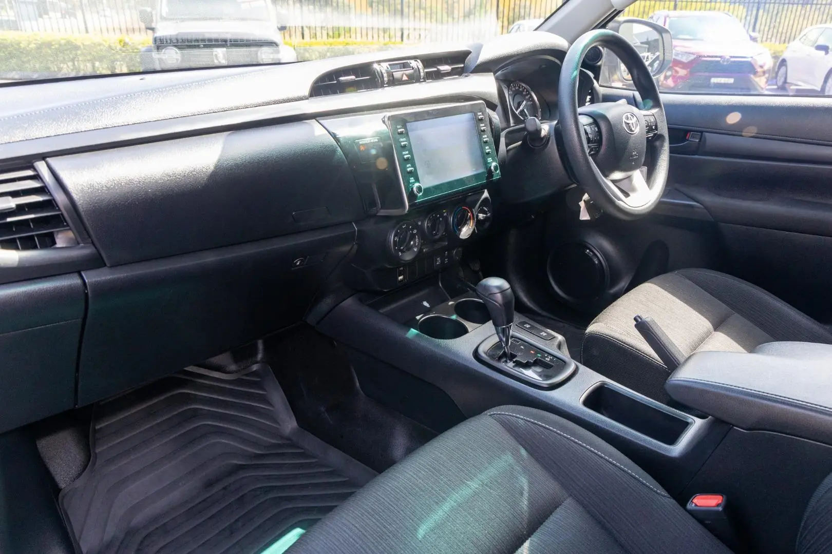 2020 Toyota Hilux Gallery Image 8