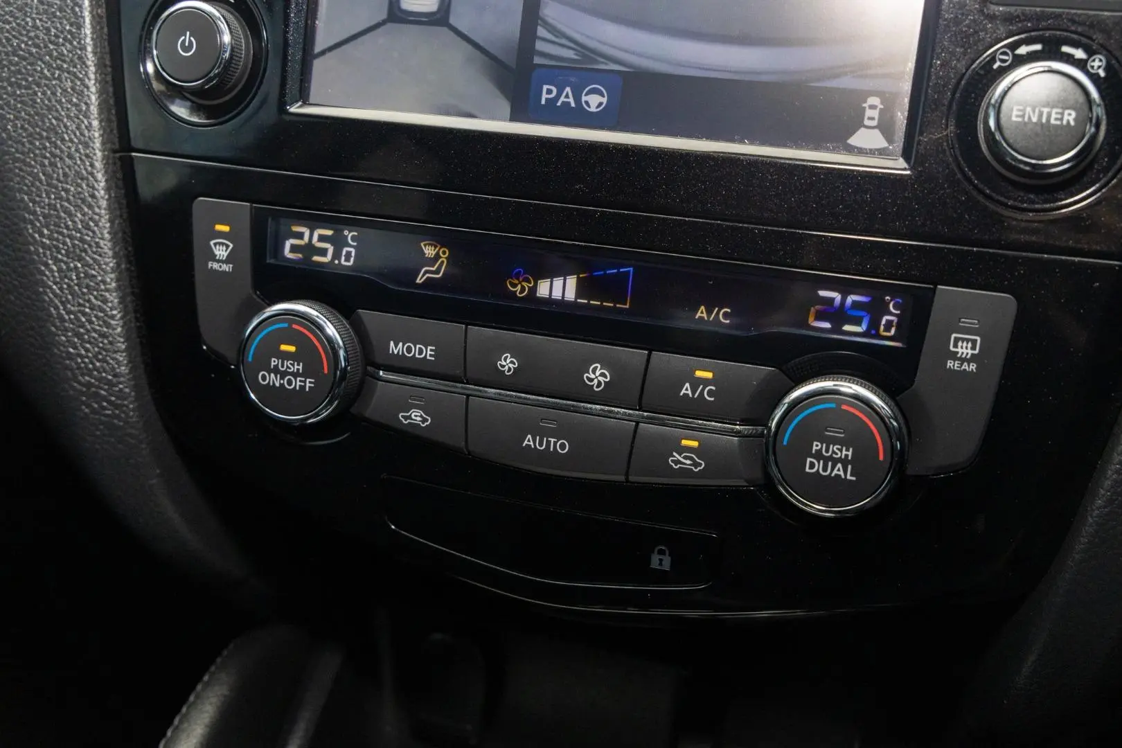 2016 Nissan QASHQAI Gallery Image 16