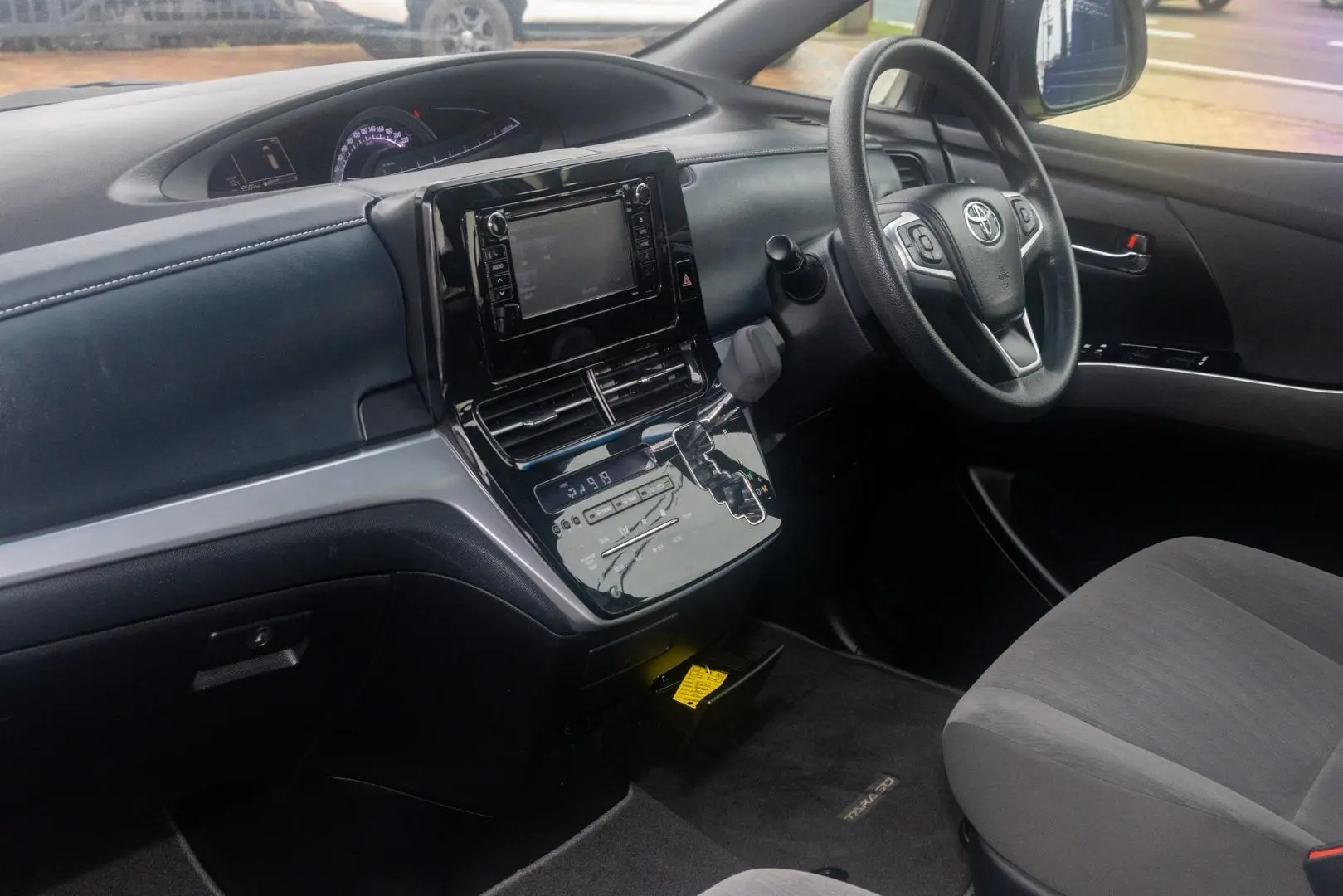 2018 Toyota Tarago Gallery Image 8