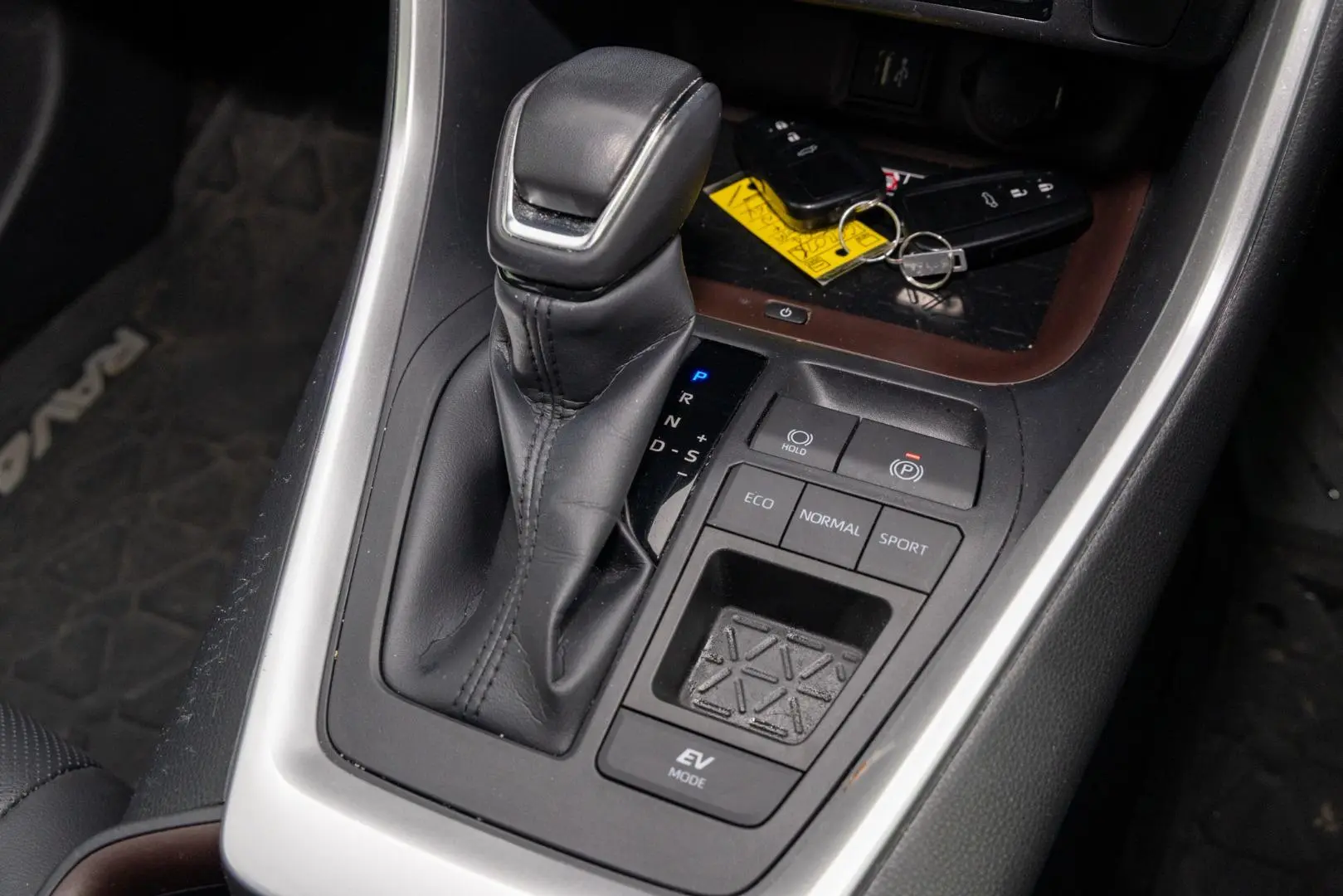 2024 Toyota RAV4 Gallery Image 17