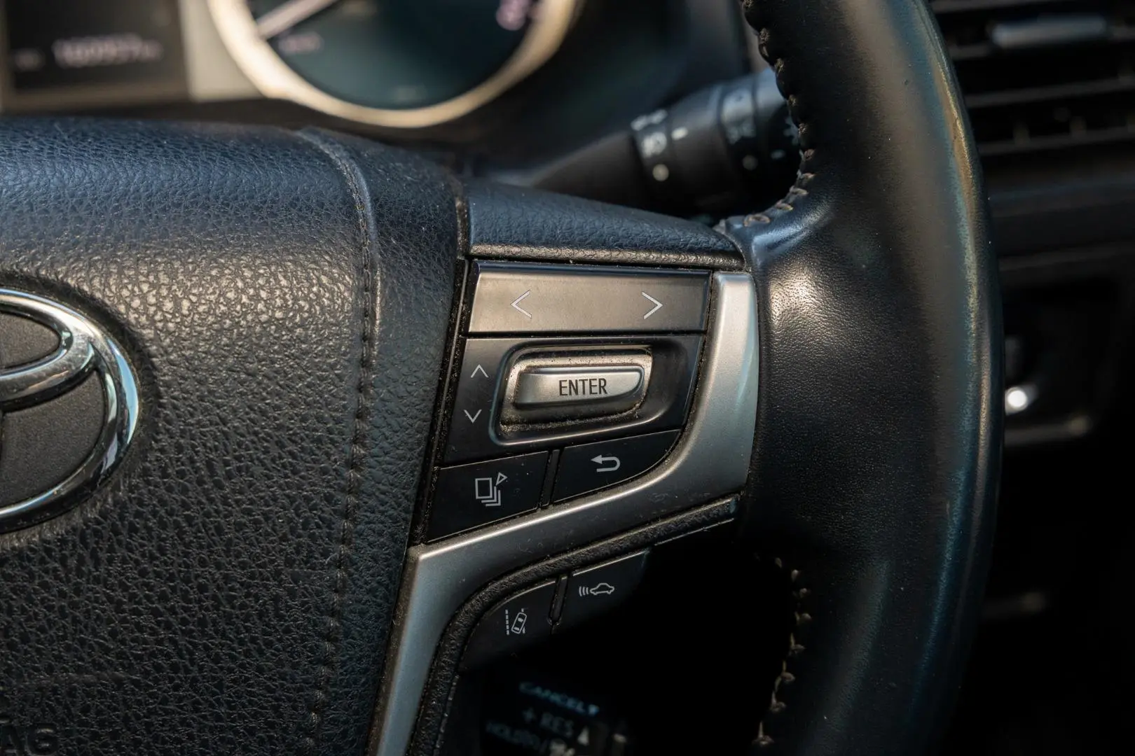 2018 Toyota Landcruiser Prado Gallery Image 11