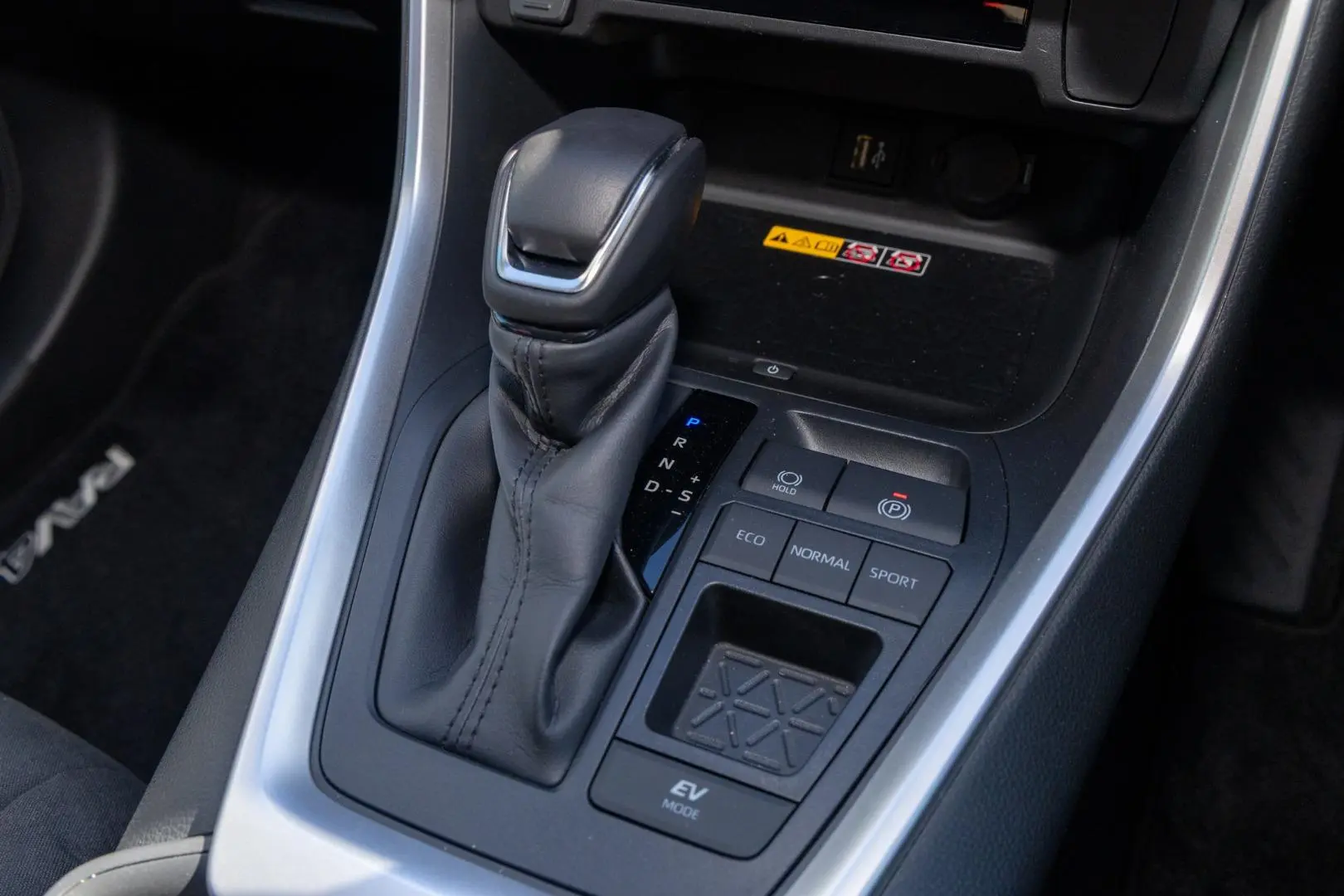 2025 Toyota RAV4 Gallery Image 17