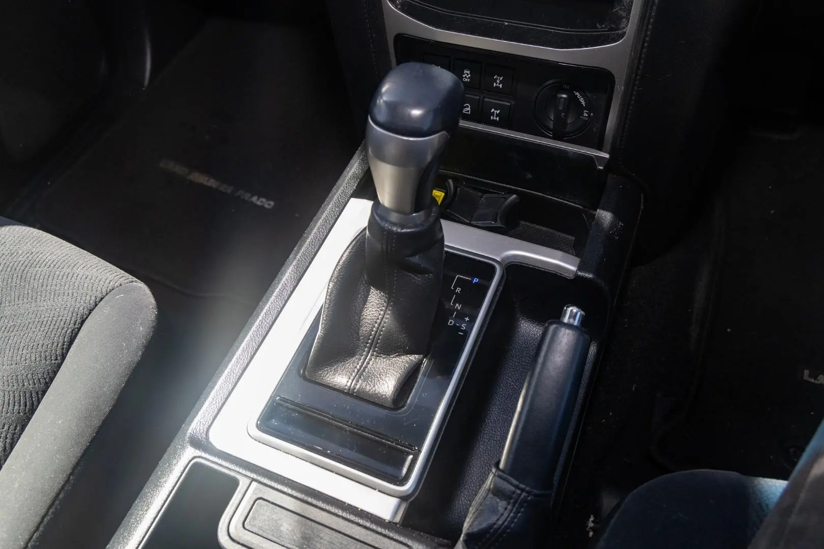 2018 Toyota Landcruiser Prado Gallery Image 16