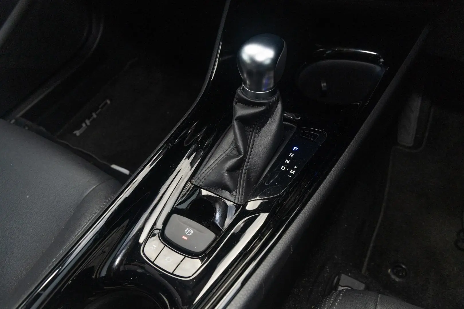 2022 Toyota C-HR Gallery Image 17