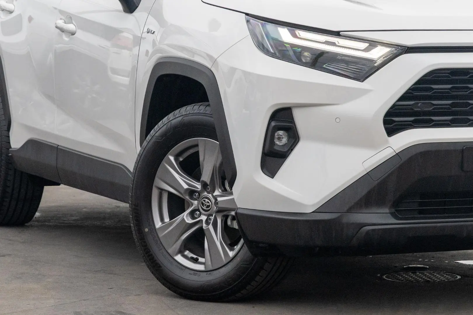 2025 Toyota RAV4 Gallery Image 6