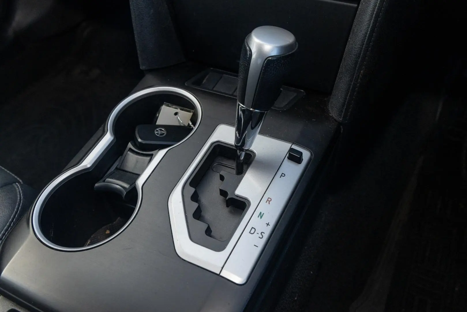 2014 Toyota Camry Gallery Image 16