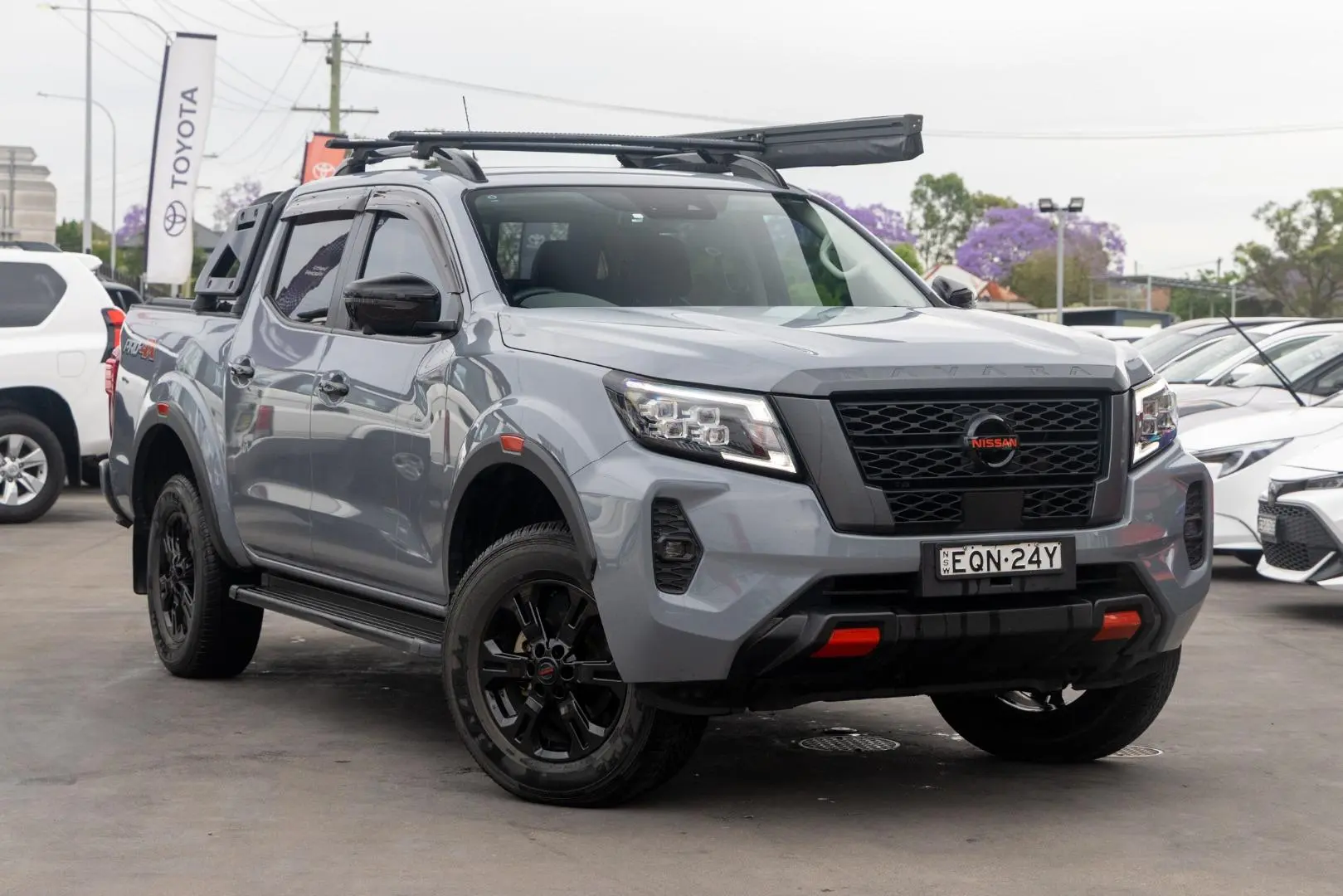 2022 Nissan Navara Gallery Image 1