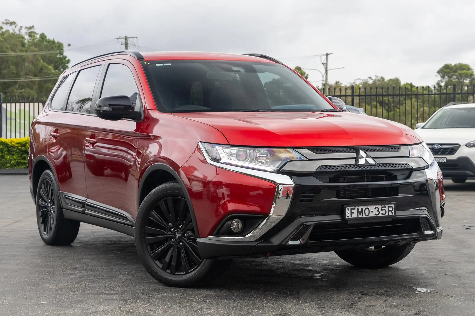 2020 Mitsubishi Outlander Gallery Image 1