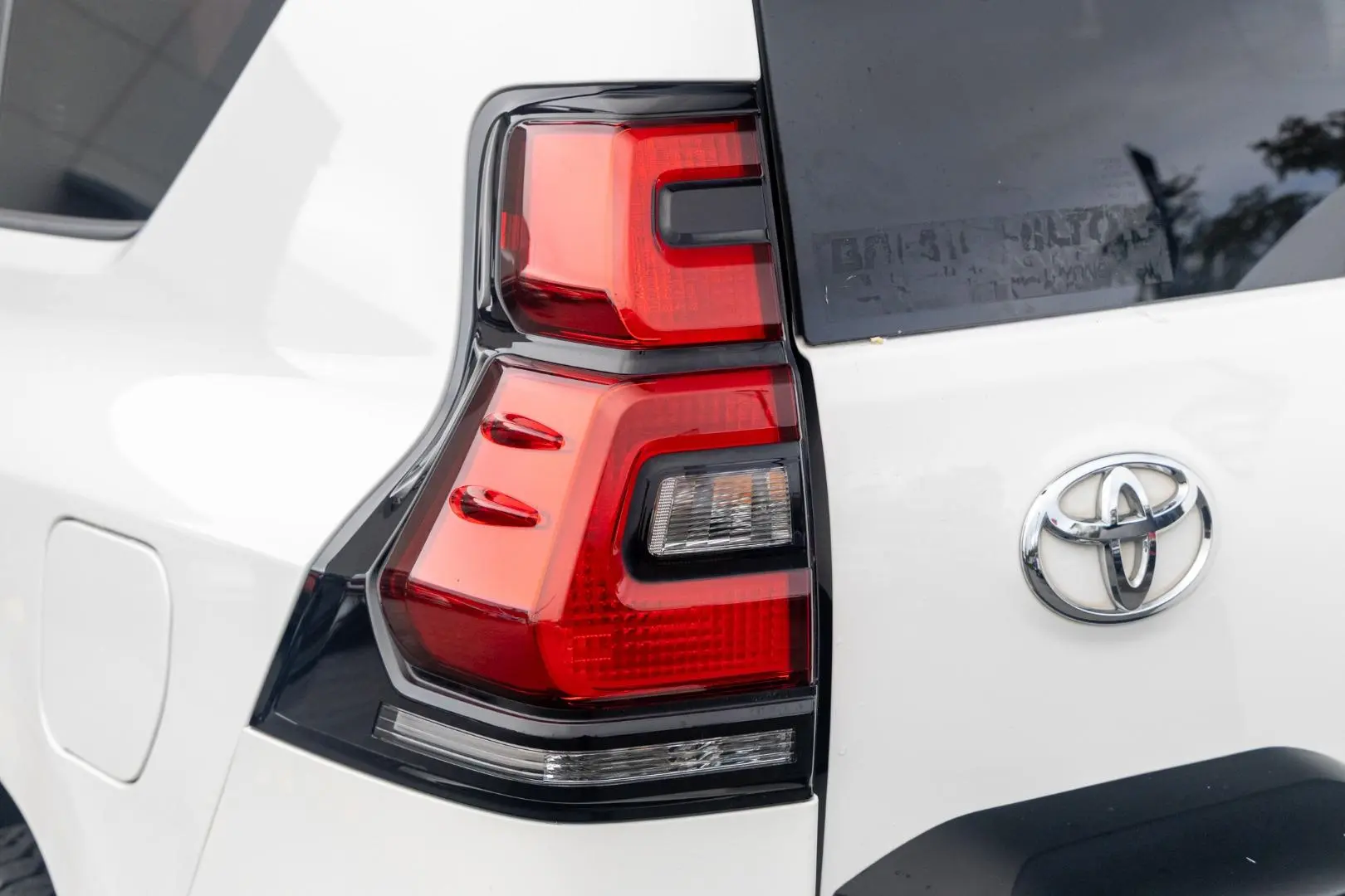 2018 Toyota Landcruiser Prado Gallery Image 19
