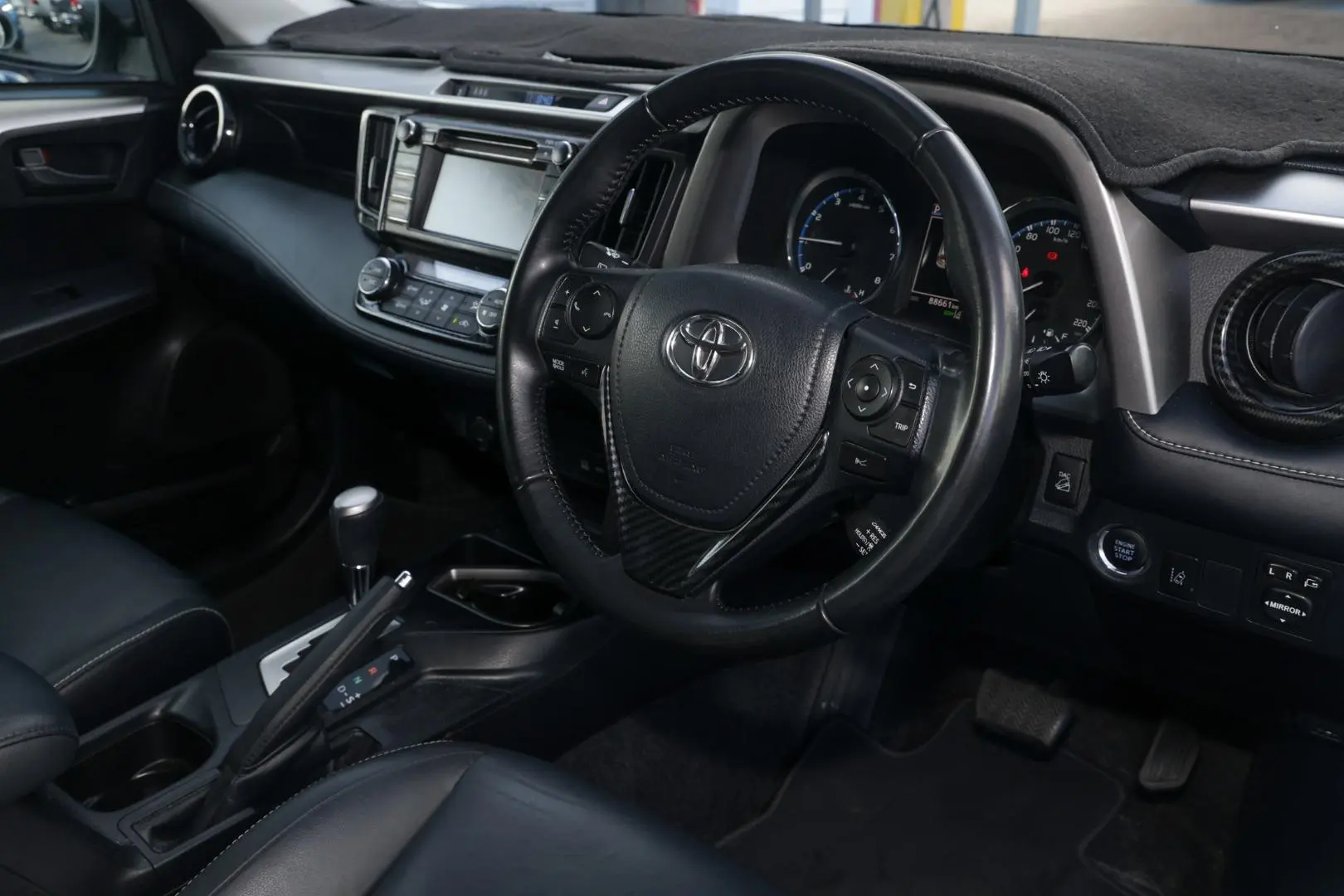 2018 Toyota RAV4 Image 7