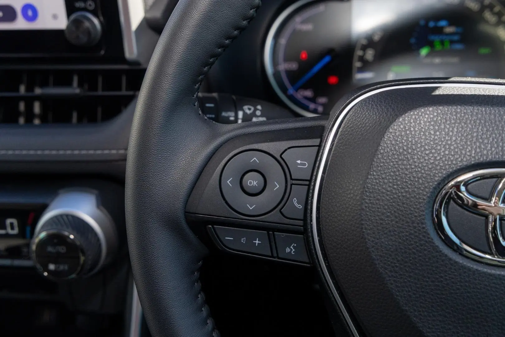 2025 Toyota RAV4 Gallery Image 11