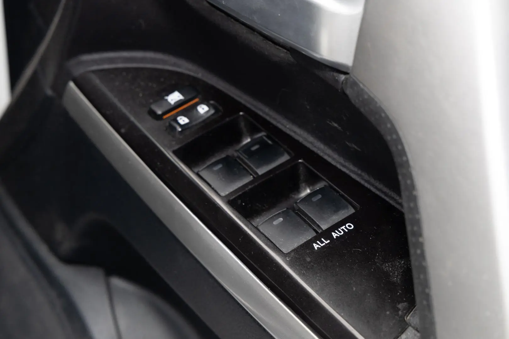 2019 Toyota Landcruiser Gallery Image 18