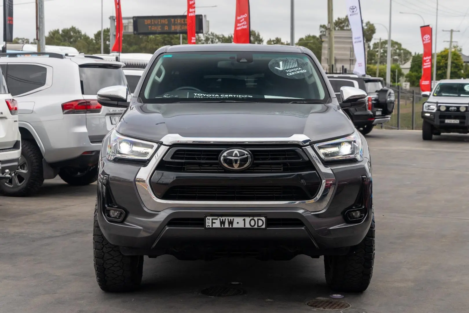 2021 Toyota Hilux Gallery Image 4