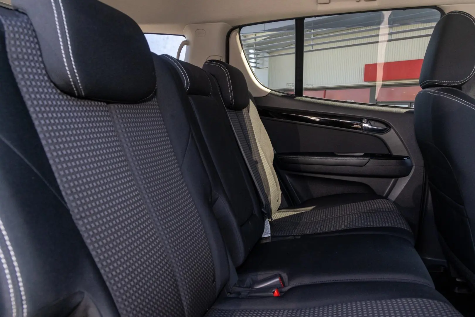 2020 Isuzu MU-X Gallery Image 9