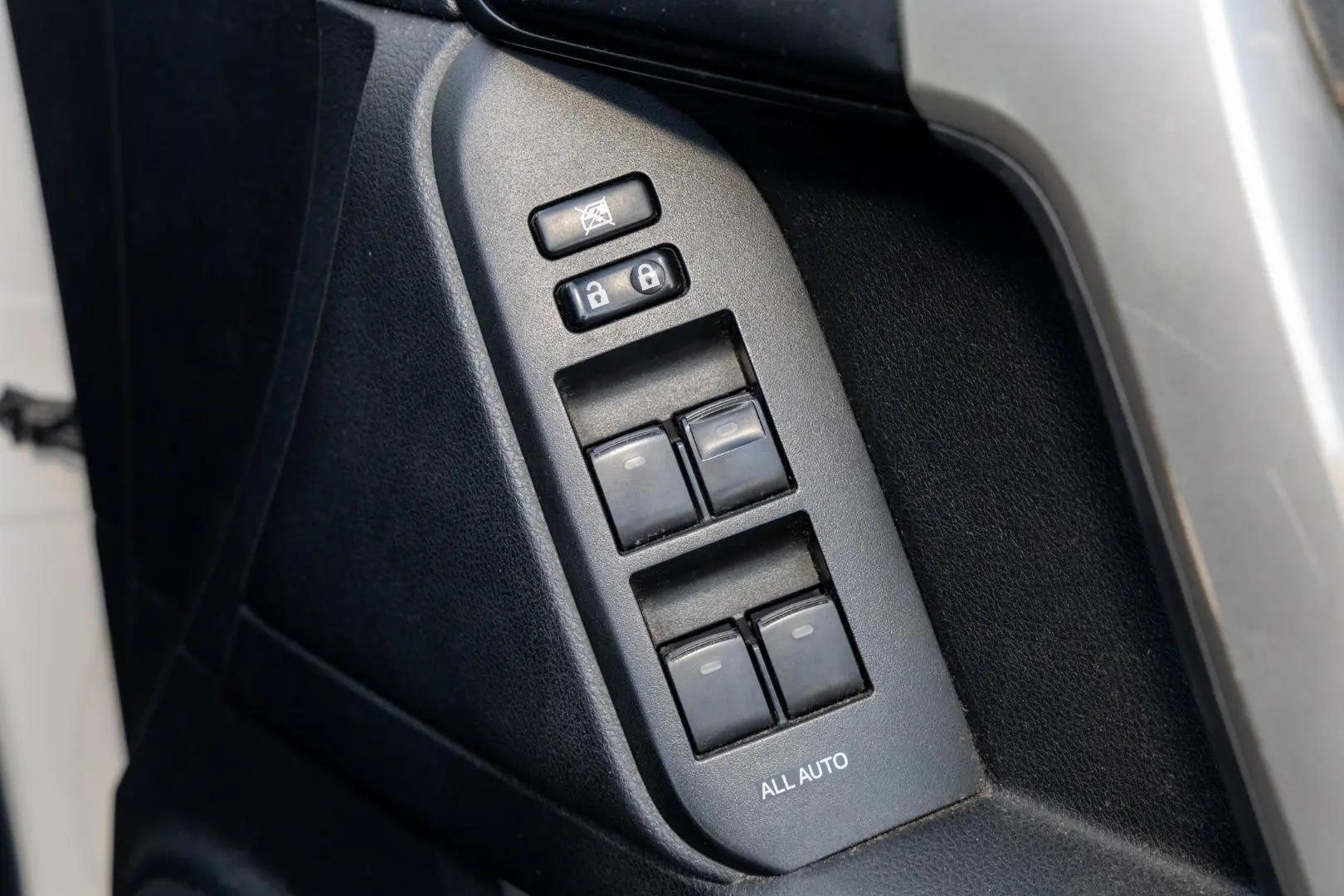 2018 Toyota Landcruiser Prado Gallery Image 17