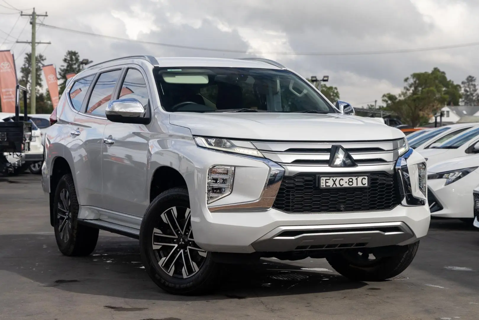 2022 Mitsubishi Pajero Sport Gallery Image 1