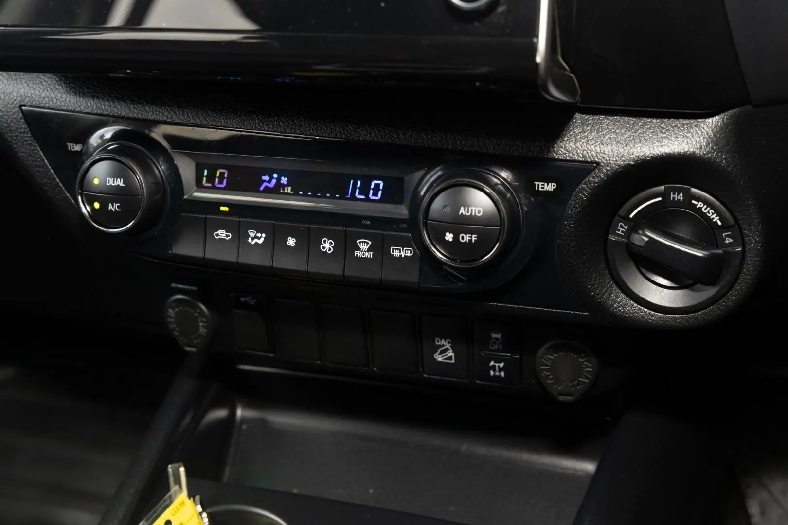 2022 Toyota Hilux Gallery Image 16