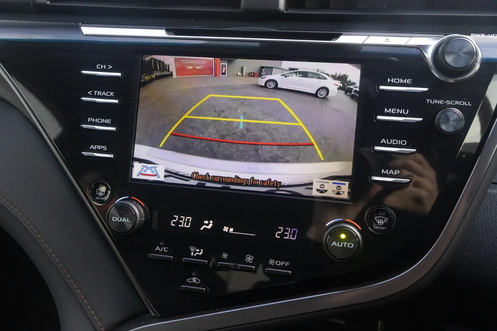 2019 Toyota Camry Gallery Image 15