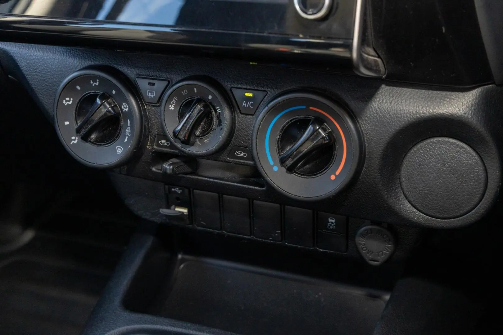 2021 Toyota Hilux Gallery Image 16