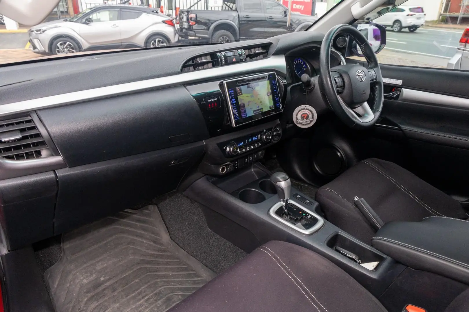 2018 Toyota Hilux Gallery Image 8