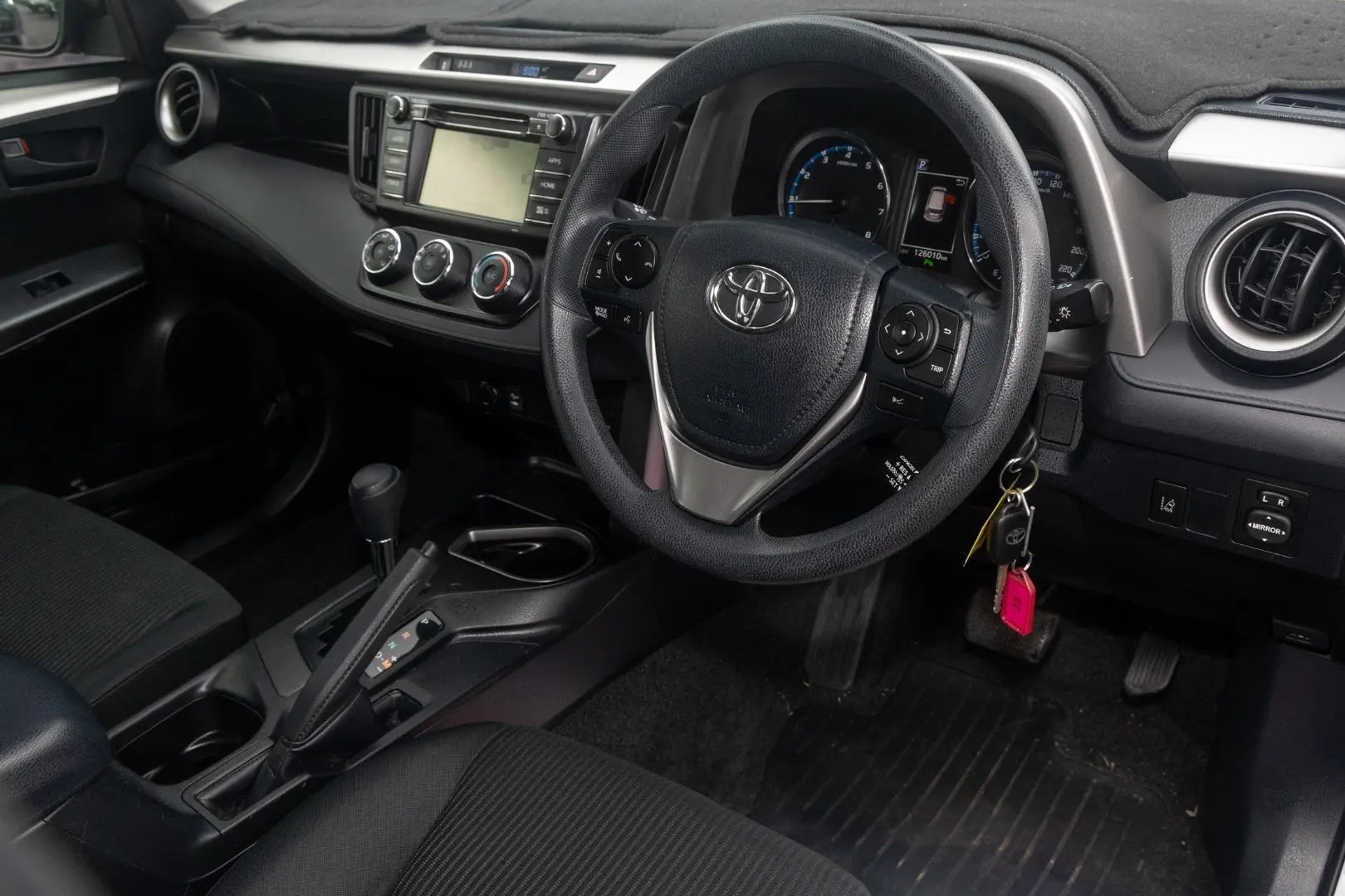 2017 Toyota RAV4 Gallery Image 7