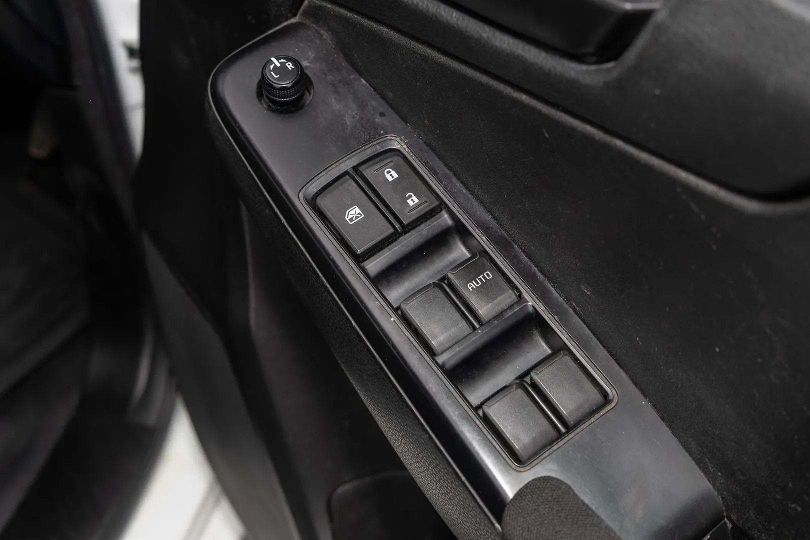 2023 Isuzu D-MAX Gallery Image 18