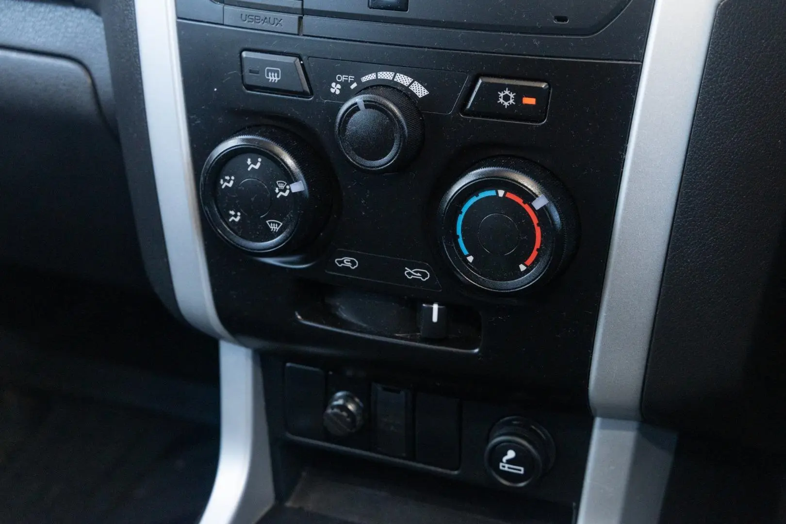 2021 Isuzu MU-X Gallery Image 16