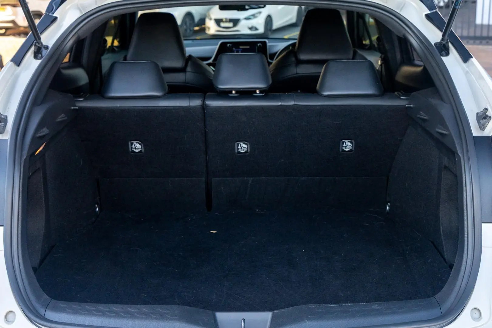 2019 Toyota C-HR Gallery Image 19