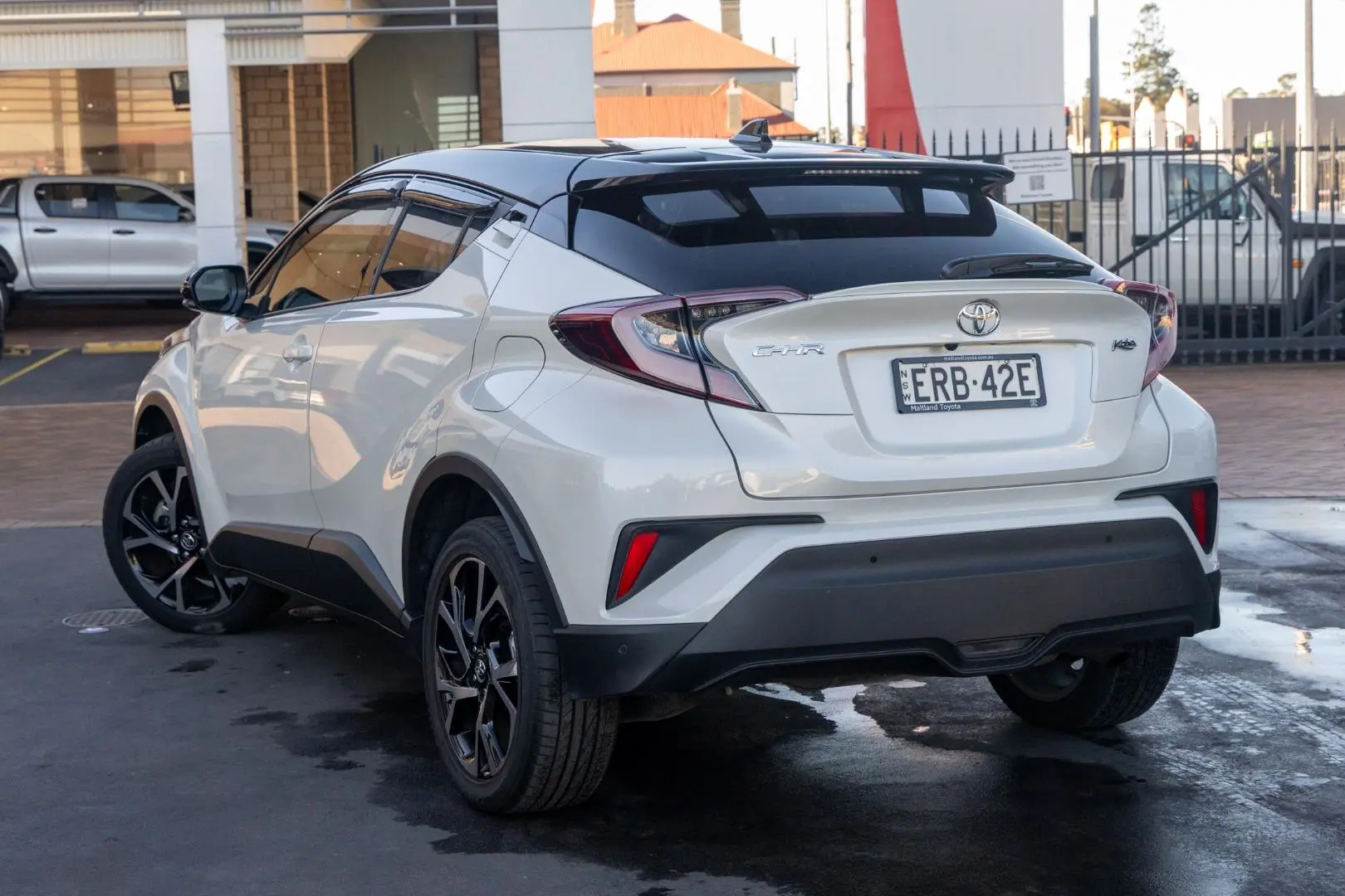 2019 Toyota C-HR Gallery Image 2