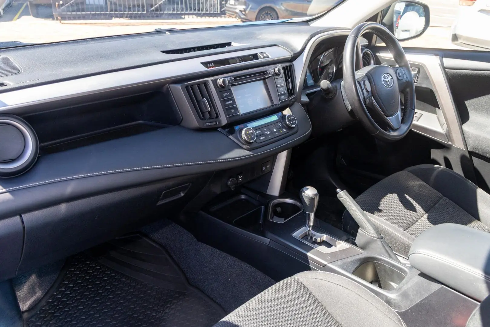 2016 Toyota RAV4 Gallery Image 8