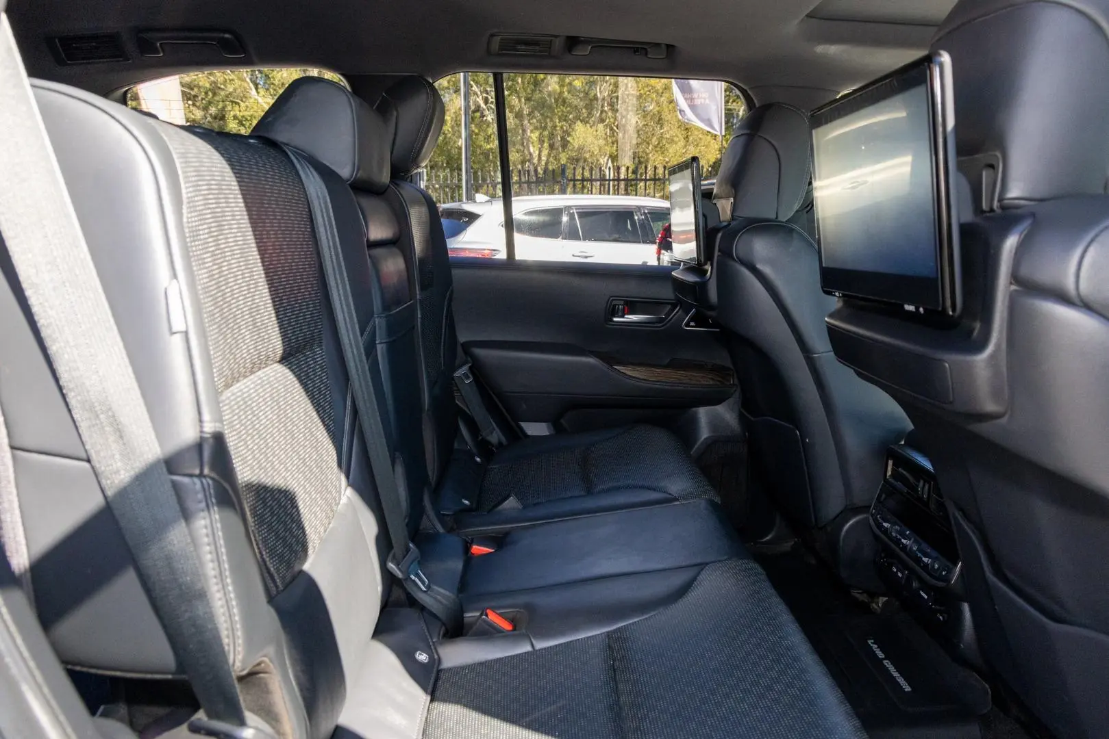 2022 Toyota Landcruiser Gallery Image 9