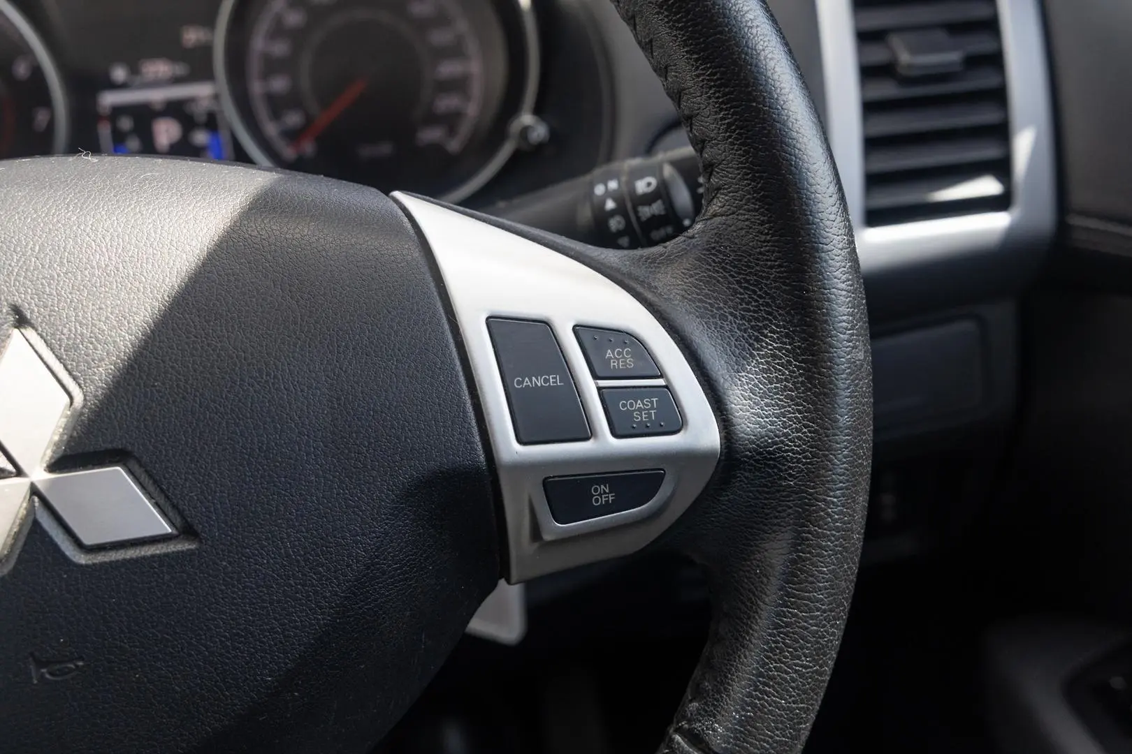 2012 Mitsubishi Outlander Gallery Image 12