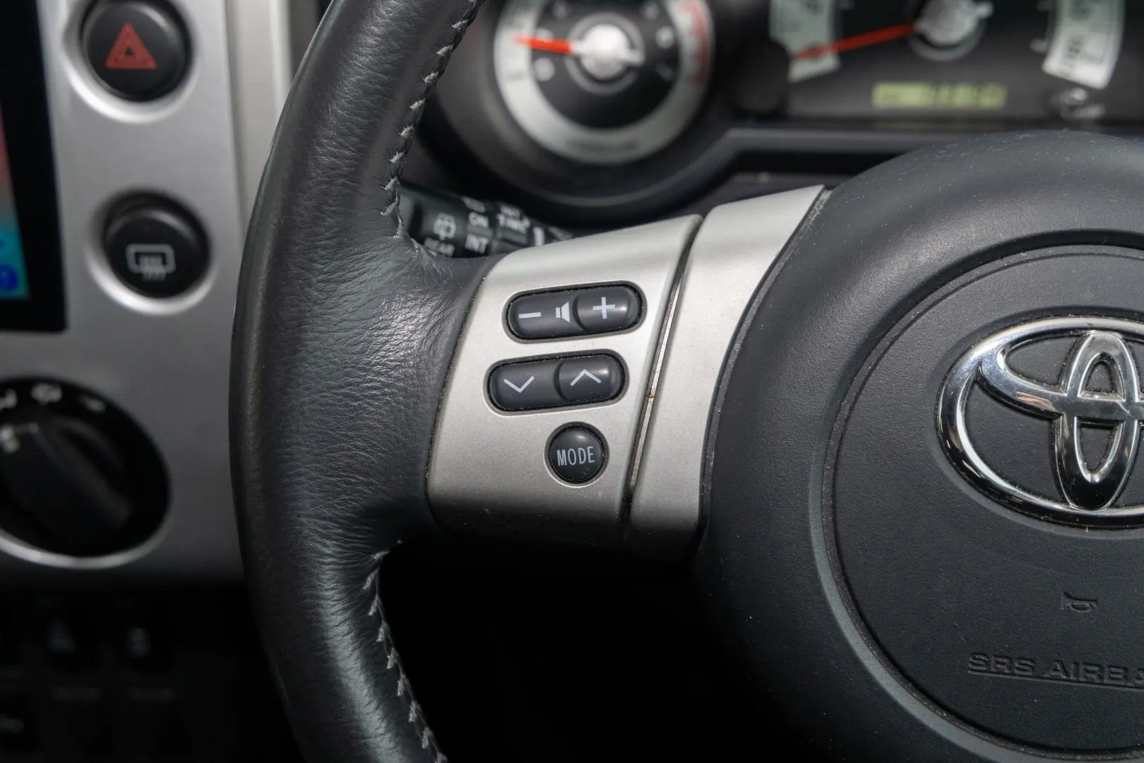 2011 Toyota FJ Cruiser Gallery Image 11