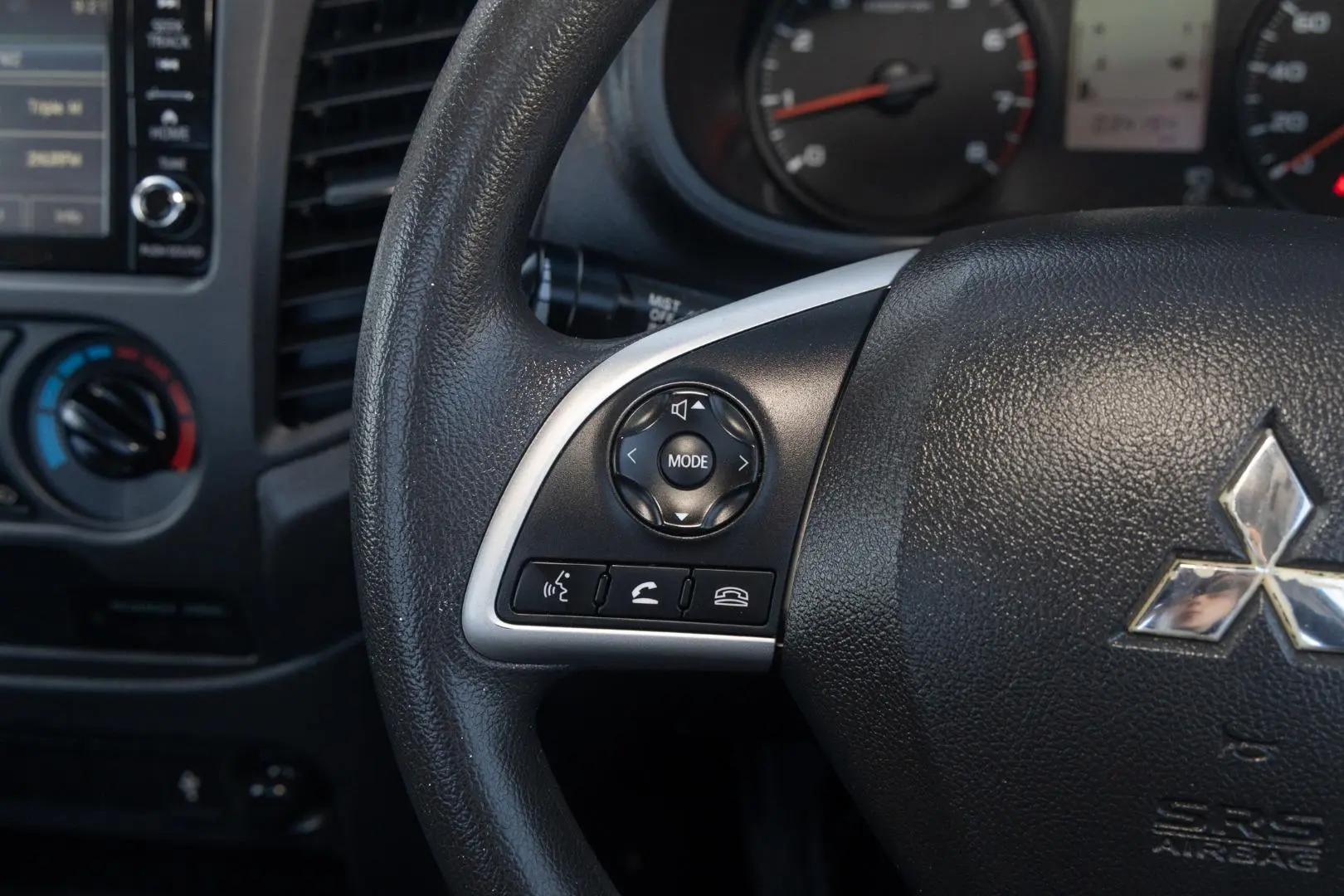 2021 Mitsubishi Triton Gallery Image 11