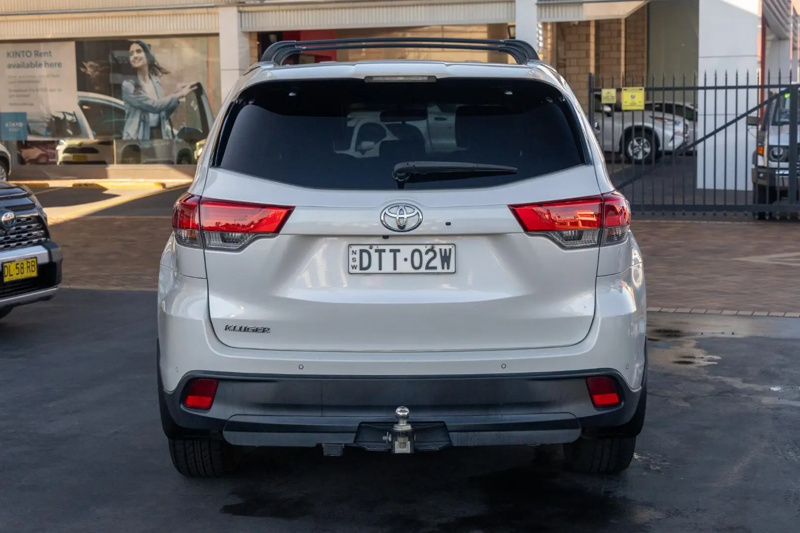 2017 Toyota Kluger Gallery Image 5
