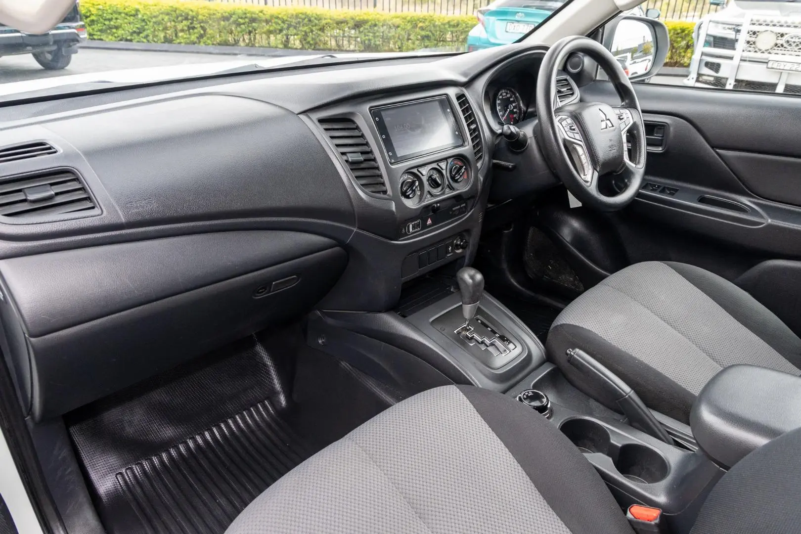 2023 Mitsubishi Triton Gallery Image 8