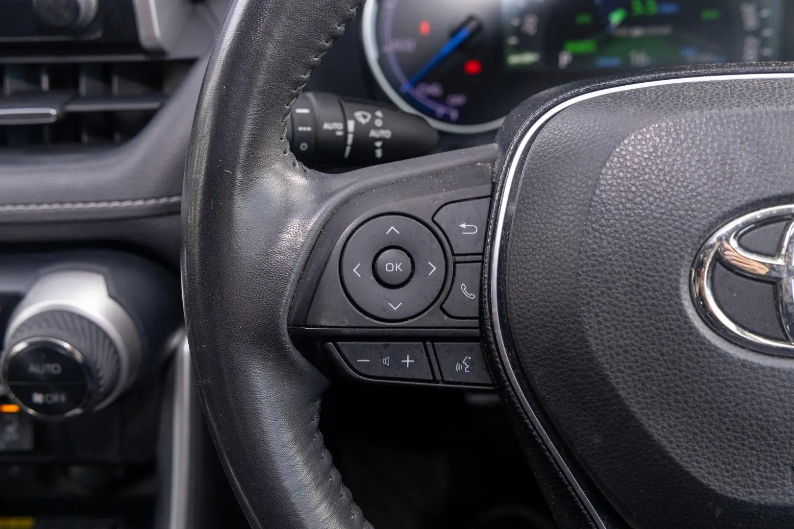2020 Toyota RAV4 Gallery Image 11