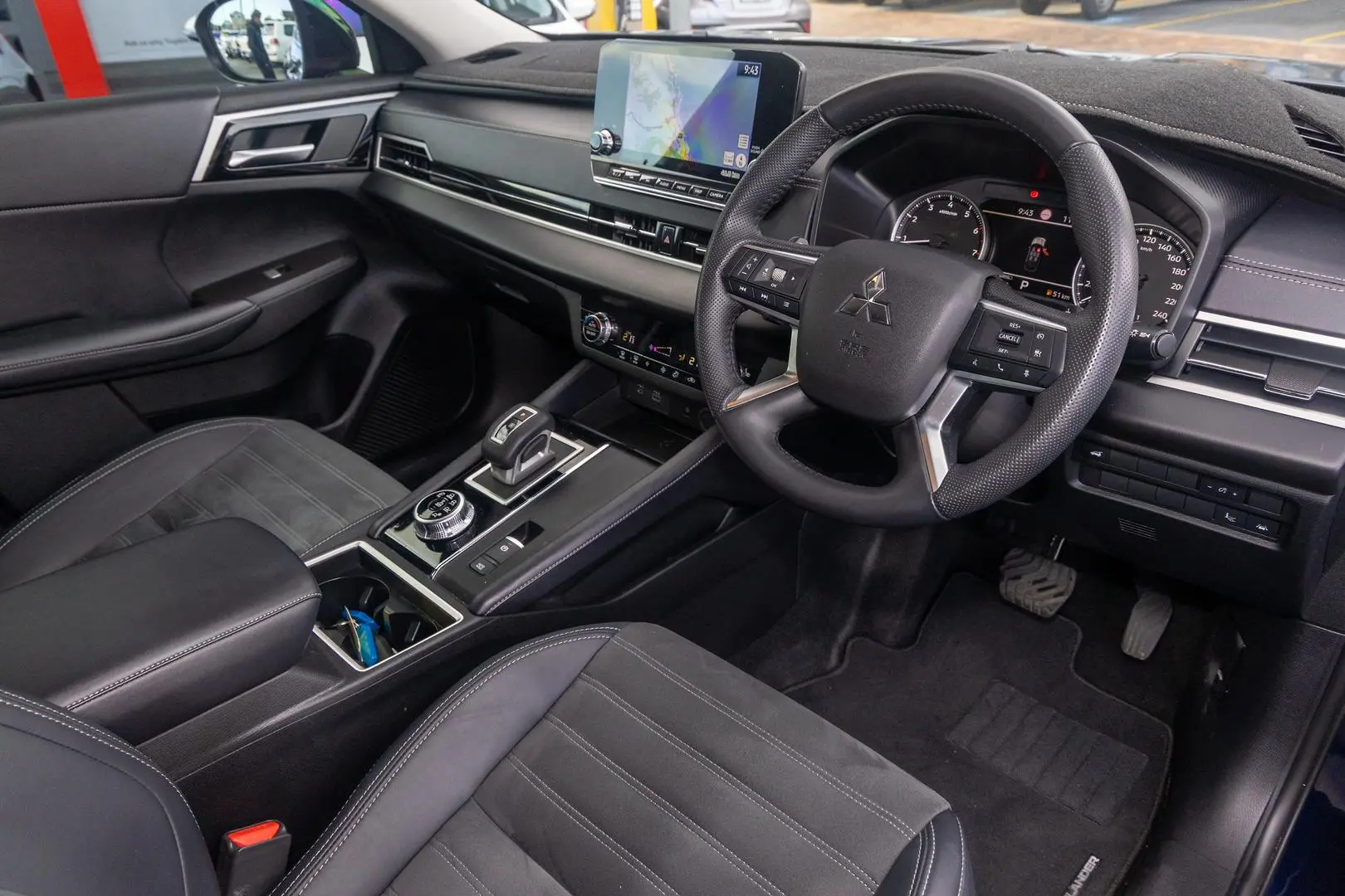 2024 Mitsubishi Outlander Gallery Image 7