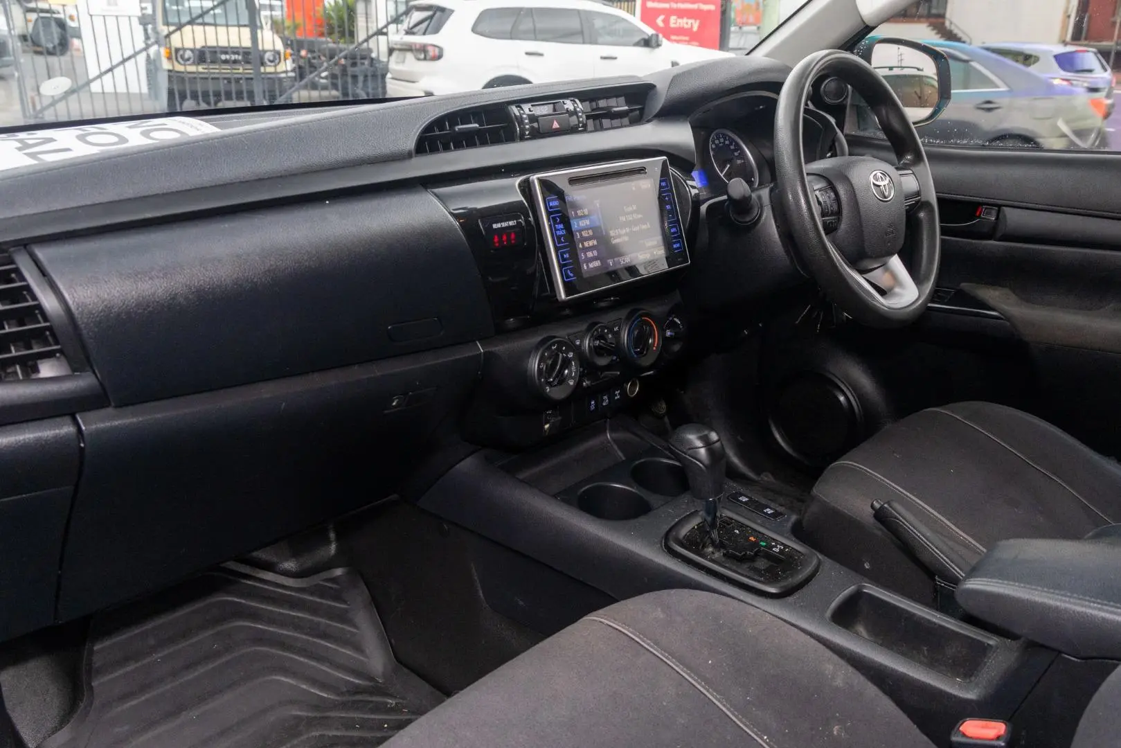 2018 Toyota Hilux Gallery Image 8