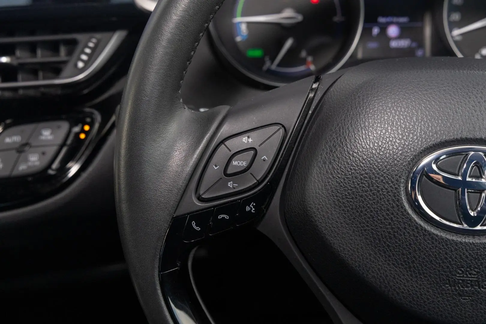2022 Toyota C-HR Gallery Image 11