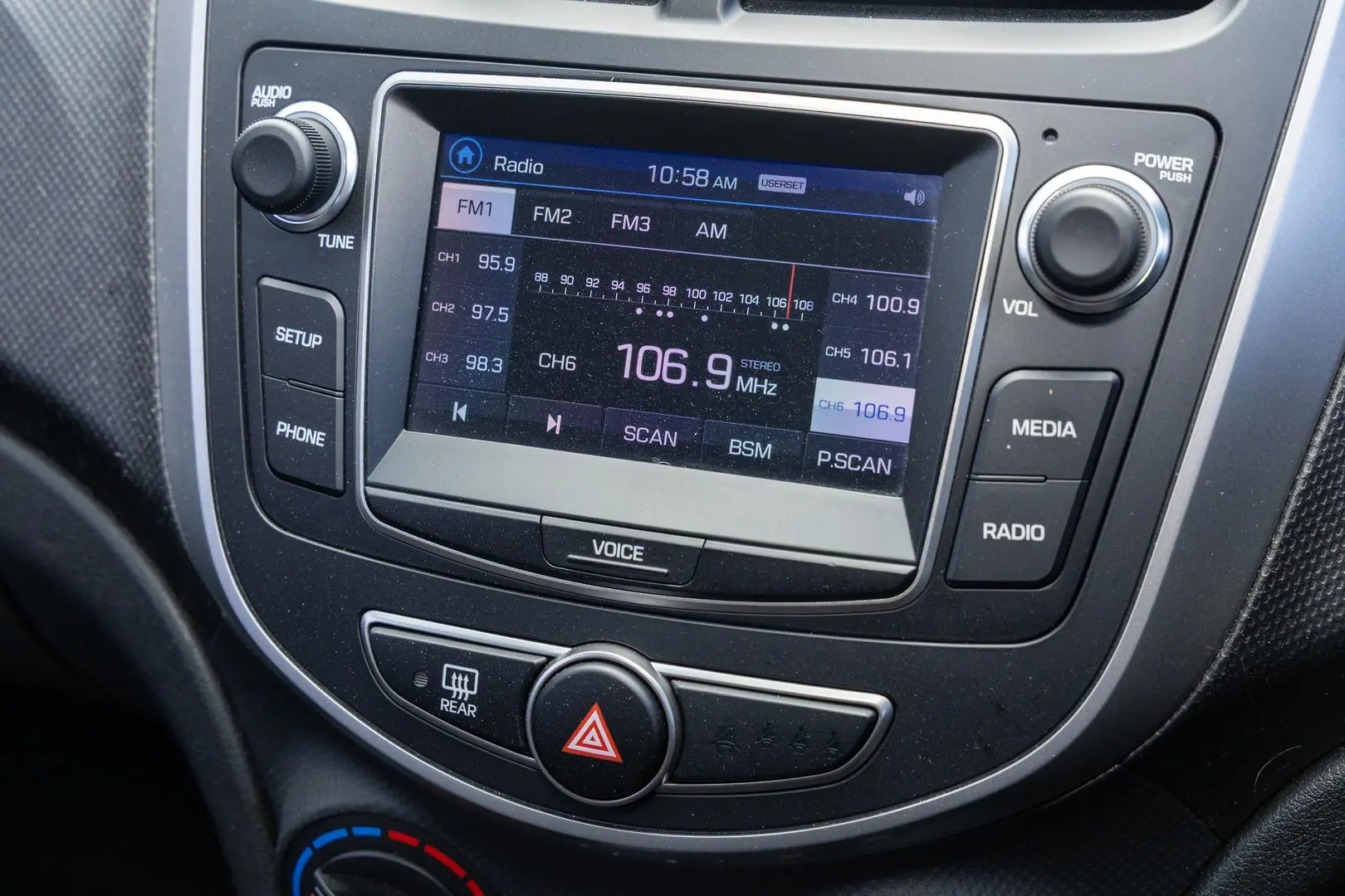 2018 Hyundai Accent Gallery Image 15