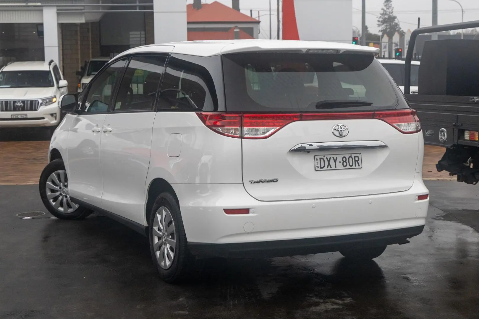 2018 Toyota Tarago Gallery Image 2