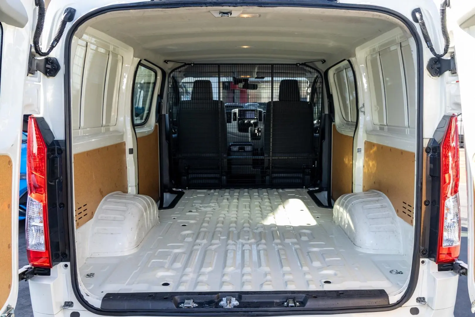 2023 Toyota Hiace Gallery Image 19